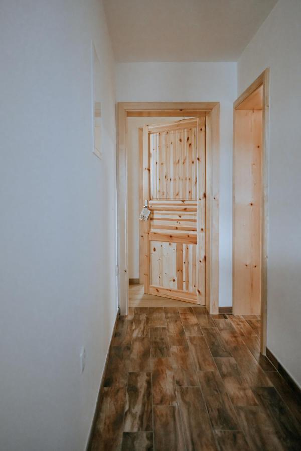 Apartments Cenda ゴレンスカ地方 エクステリア 写真